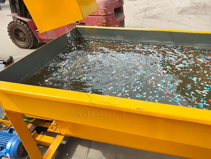 ماكينة غسل الرقائق البلاستيكية