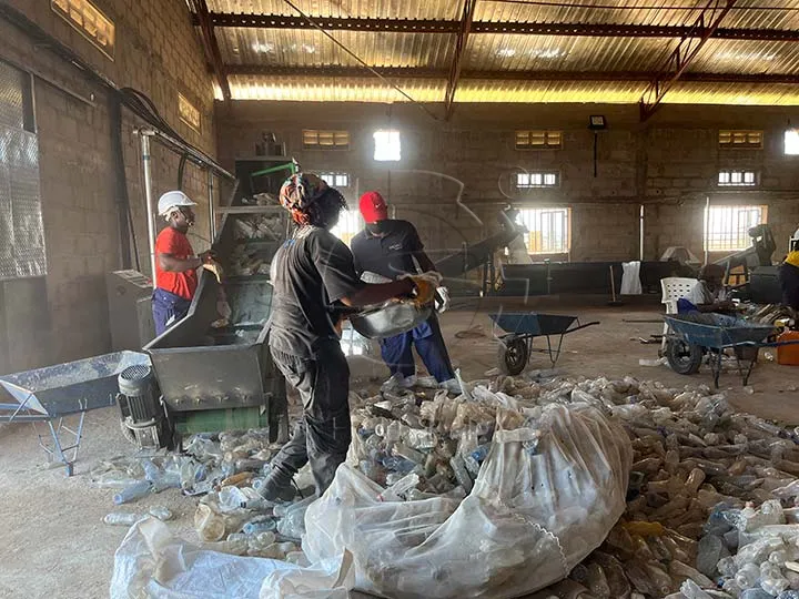 أعمال إعادة تدوير البلاستيك في نيجيريا