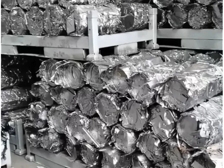 Cylindrical metal bale