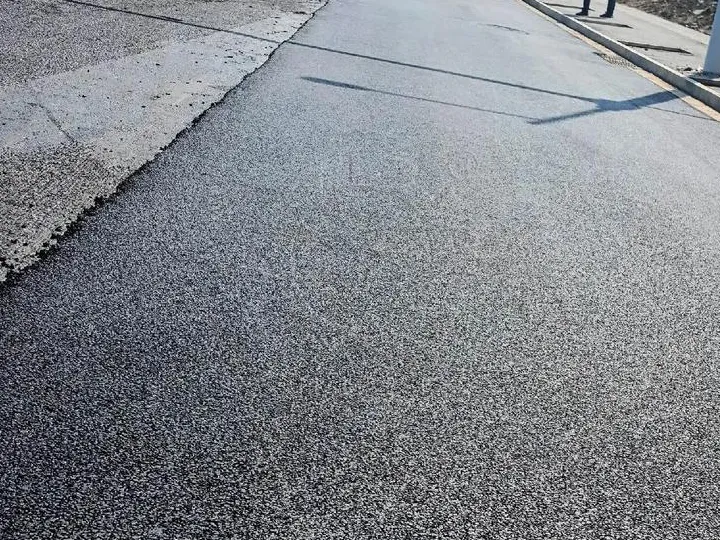 Asphaltstraße
